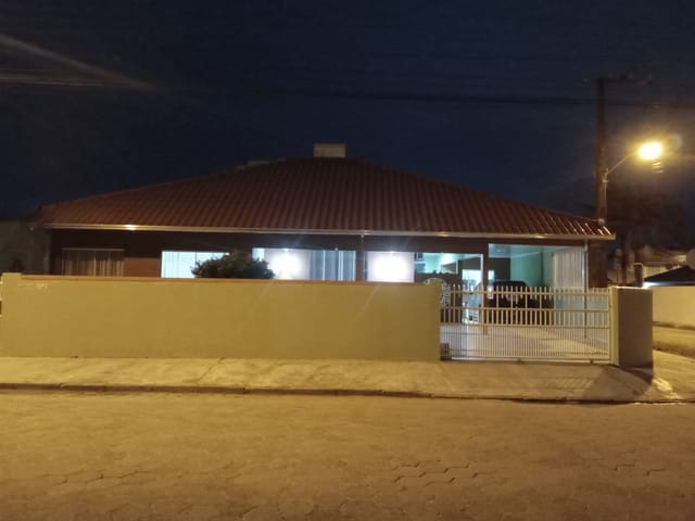 Casa com 325m² 2 quartos e 3 banheiros, à venda, no bairro Praia Alegre em Penha
