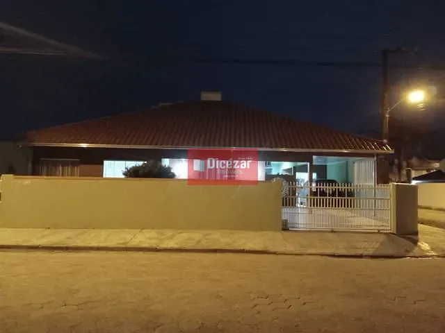 Casa com 325m² 2 quartos e 3 banheiros, à venda, no bairro Praia Alegre em Penha