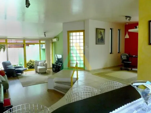 Casa com 380m² 3 quartos e 4 banheiros, à venda, no bairro Centro em Mogi Mirim