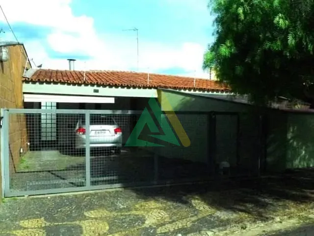 Casa com 380m² 3 quartos e 4 banheiros, à venda, no bairro Centro em Mogi Mirim