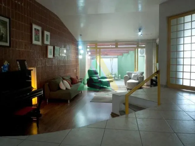 Casa com 380m² 3 quartos e 4 banheiros, à venda, no bairro Centro em Mogi Mirim