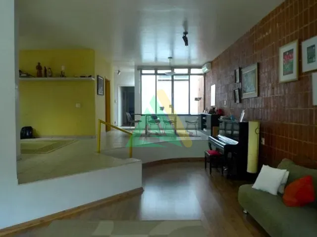 Casa com 380m² 3 quartos e 4 banheiros, à venda, no bairro Centro em Mogi Mirim