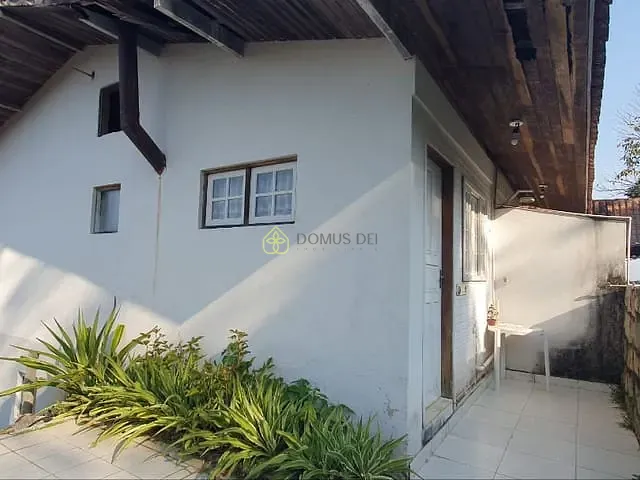Casa com 55m² 1 quarto e 1 banheiro, à venda, no bairro Penedo em Itatiaia