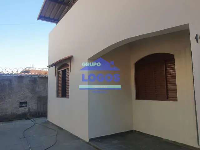 Casa com 360m² 3 quartos e 1 banheiro, para alugar, no bairro Petrópolis em João Monlevade