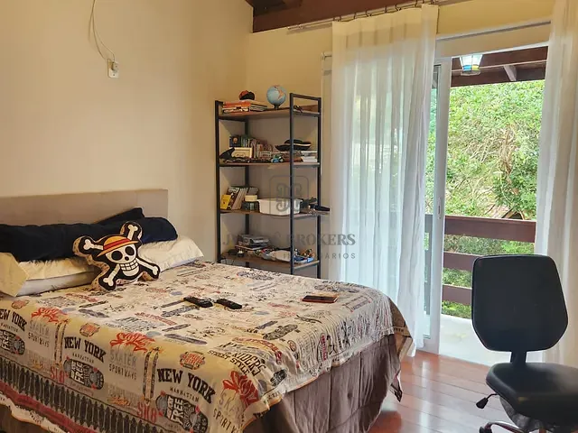 Casa 5 quartos e 5 banheiros, à venda, no bairro Sambaqui em Florianópolis