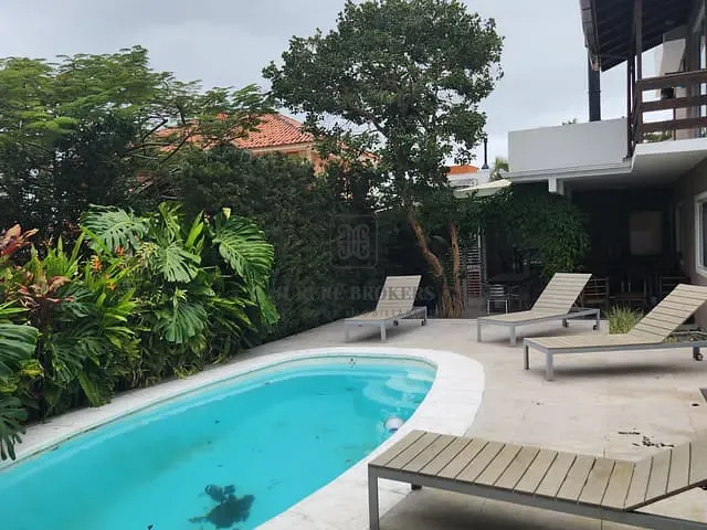 Casa 5 quartos e 5 banheiros, à venda, no bairro Sambaqui em Florianópolis