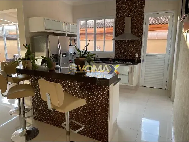 Casa 3 quartos e 5 banheiros, à venda, no bairro Jardim Marabá em Itapetininga