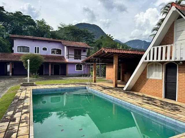 Casa com 880m² 4 quartos e 2 banheiros, à venda, no bairro Caneca Fina em Guapimirim