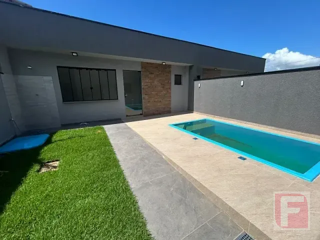 Sobrado 3 quartos e 3 banheiros, à venda, no bairro Centro em Itapoá