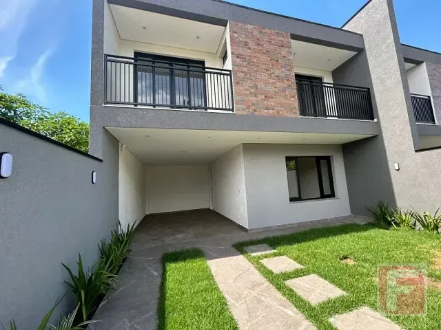 Sobrado 3 quartos e 3 banheiros, à venda, no bairro Centro em Itapoá