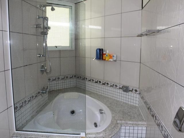 Casa com 450m² 4 quartos e 3 banheiros, à venda ou para alugar, no bairro Conjunto Residencial Esplanada do Sol em São José dos Campos