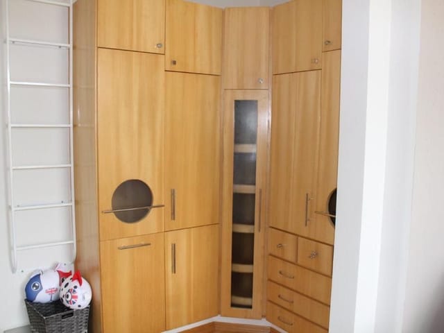 Casa com 450m² 4 quartos e 3 banheiros, à venda ou para alugar, no bairro Conjunto Residencial Esplanada do Sol em São José dos Campos