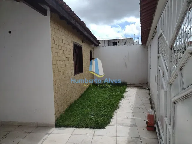 Casa com 200m² 3 quartos e 2 banheiros, à venda, no bairro Felícia em Vitória da Conquista