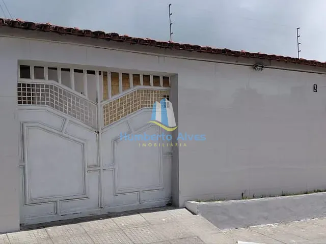 Casa com 200m² 3 quartos e 2 banheiros, à venda, no bairro Felícia em Vitória da Conquista