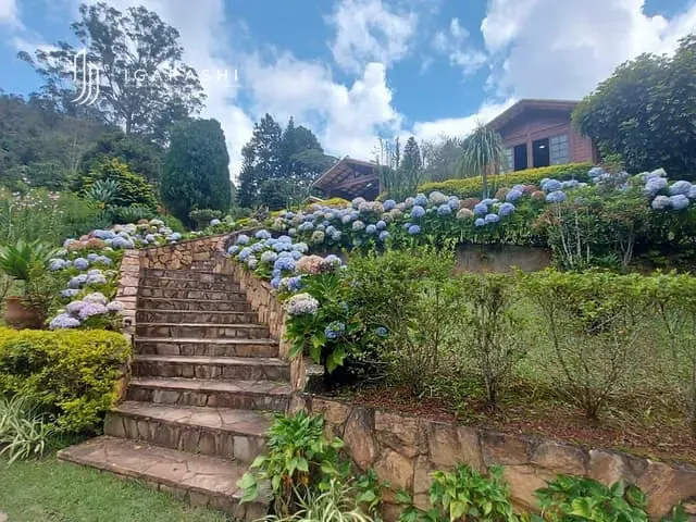 Casa com 1630m² 4 quartos e 2 banheiros, à venda, no bairro Mury em Estrada Vereador Eugênio Guilherme Spitz