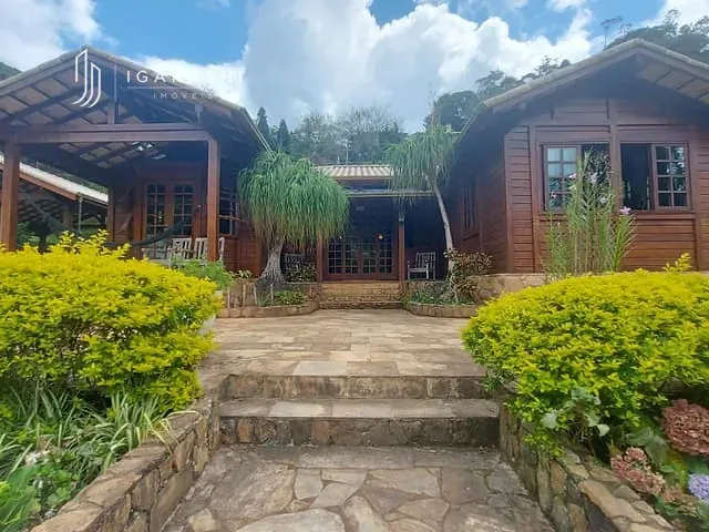 Casa com 1630m² 4 quartos e 2 banheiros, à venda, no bairro Mury em Estrada Vereador Eugênio Guilherme Spitz