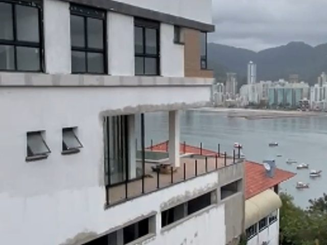 Casa com 380m² 4 quartos e 5 banheiros, à venda, no bairro Canto da Praia em Itapema