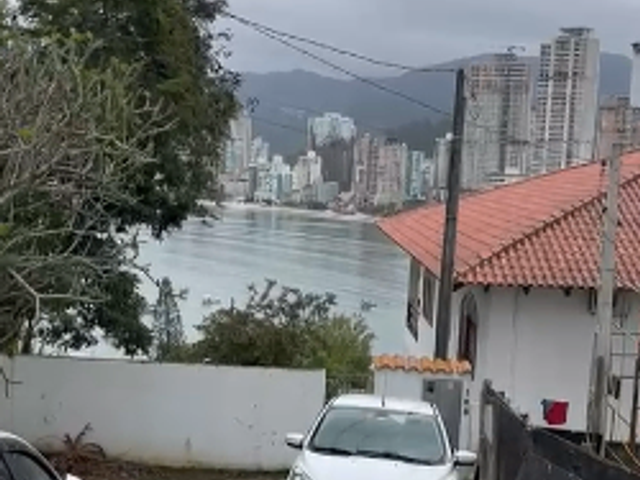 Casa com 380m² 4 quartos e 5 banheiros, à venda, no bairro Canto da Praia em Itapema