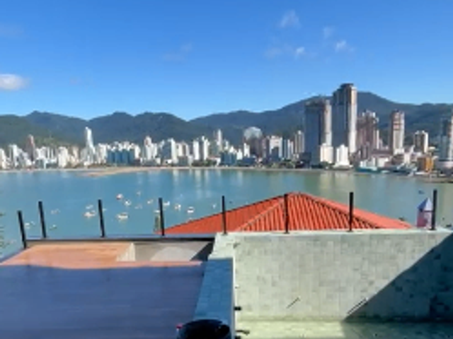 Casa com 380m² 4 quartos e 5 banheiros, à venda, no bairro Canto da Praia em Itapema