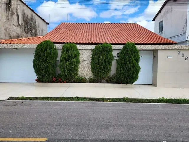 Casa com 300m² 3 quartos e 1 banheiro, à venda, no bairro Abel Barbosa em Paulo Afonso