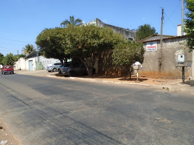 Casa com 375m² 3 quartos e 2 banheiros, à venda, no bairro Água Branca em Goiânia