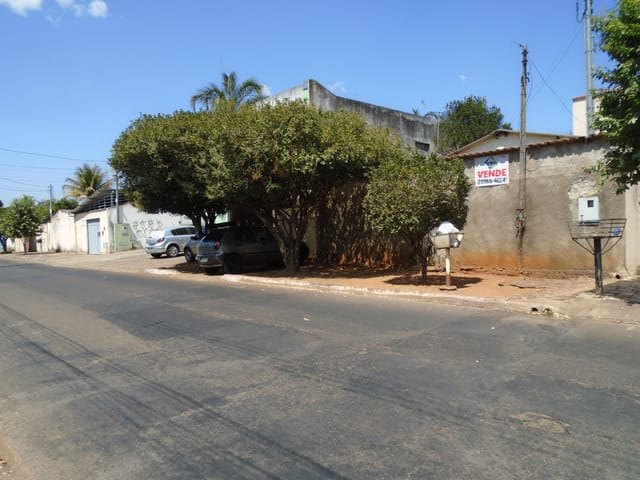 Casa com 375m² 3 quartos e 2 banheiros, à venda, no bairro Água Branca em Goiânia