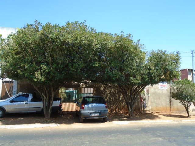 Casa com 375m² 3 quartos e 2 banheiros, à venda, no bairro Água Branca em Goiânia