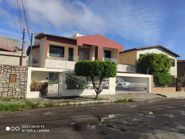 Casa com 400m² 3 quartos e 4 banheiros, à venda, no bairro Farolândia em Aracaju