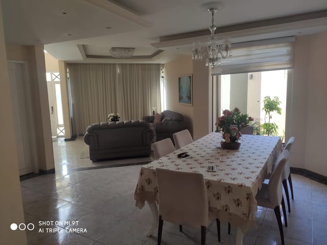 Casa com 400m² 3 quartos e 4 banheiros, à venda, no bairro Farolândia em Aracaju