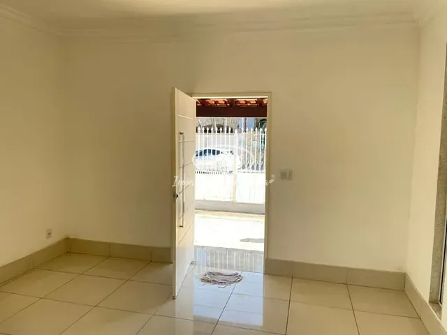 Casa com 450m² 2 quartos e 4 banheiros, à venda, no bairro Montese em Resende
