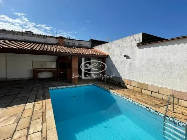 Casa com 450m² 2 quartos e 4 banheiros, à venda, no bairro Montese em Resende