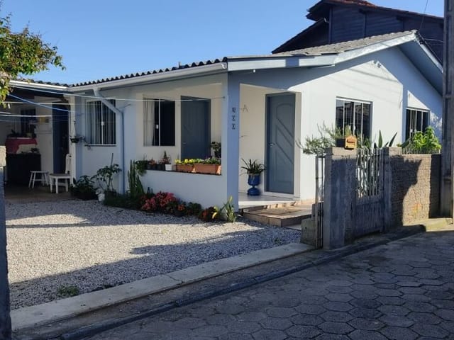 Casa com 188m² 3 quartos e 2 banheiros, à venda, no bairro Ingleses do Rio Vermelho em Florianópolis