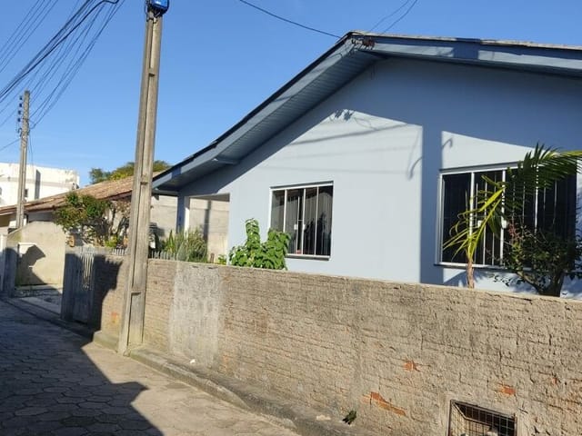 Casa com 188m² 3 quartos e 2 banheiros, à venda, no bairro Ingleses do Rio Vermelho em Florianópolis