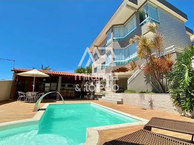 Casa com 521m² 4 quartos e 5 banheiros, à venda, no bairro Muquiçaba em Guarapari