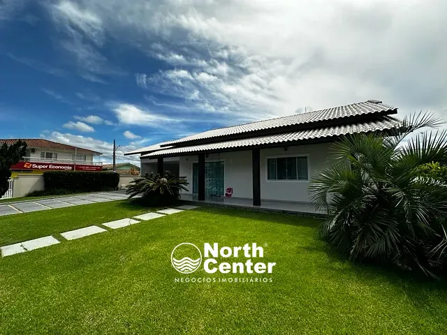Casa com 550m² 3 quartos e 2 banheiros, à venda, no bairro Centro em Balneário Barra do Sul