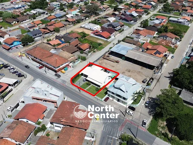 Casa com 550m² 3 quartos e 2 banheiros, à venda, no bairro Centro em Balneário Barra do Sul