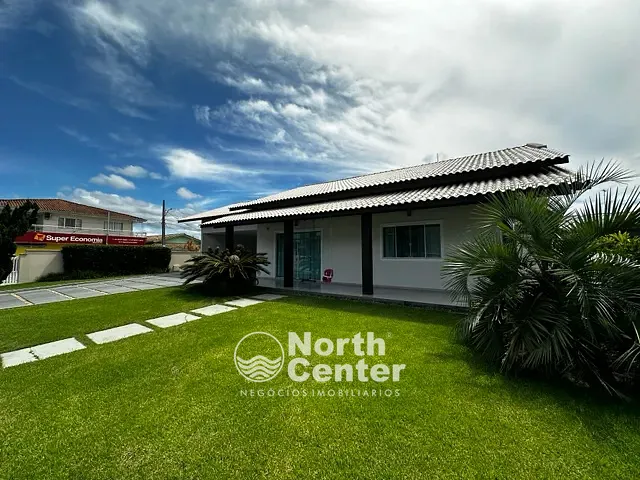 Casa com 550m² 3 quartos e 2 banheiros, à venda, no bairro Centro em Balneário Barra do Sul