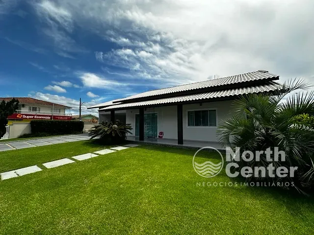 Casa com 550m² 3 quartos e 2 banheiros, à venda, no bairro Centro em Balneário Barra do Sul