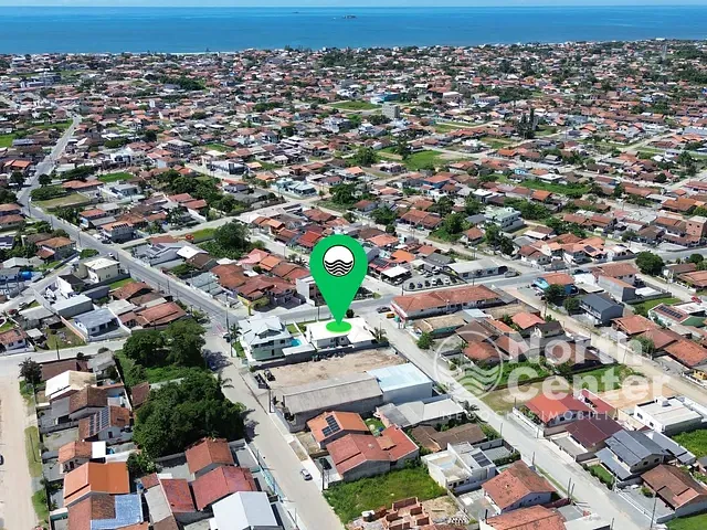 Casa com 550m² 3 quartos e 2 banheiros, à venda, no bairro Centro em Balneário Barra do Sul