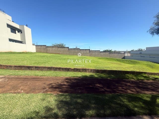 Terreno com 260m², à venda, no bairro Conjunto Habitacional Alexandre Urbanas em Londrina