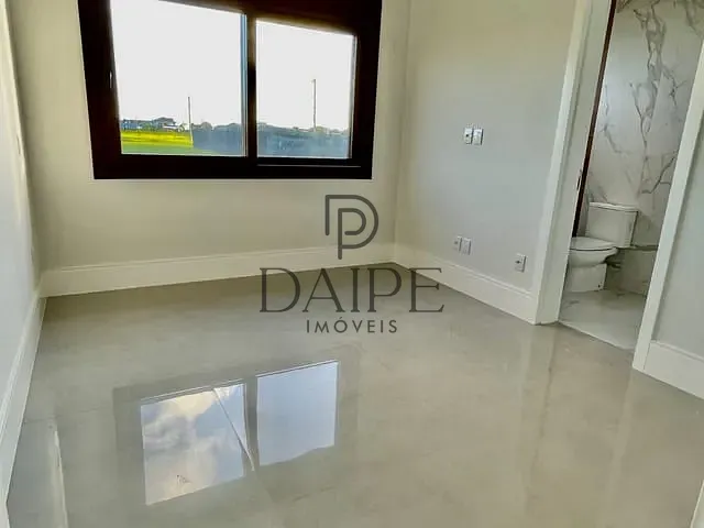 Casa com 600m² 4 quartos e 4 banheiros, à venda, no bairro Centro em Xangri-Lá
