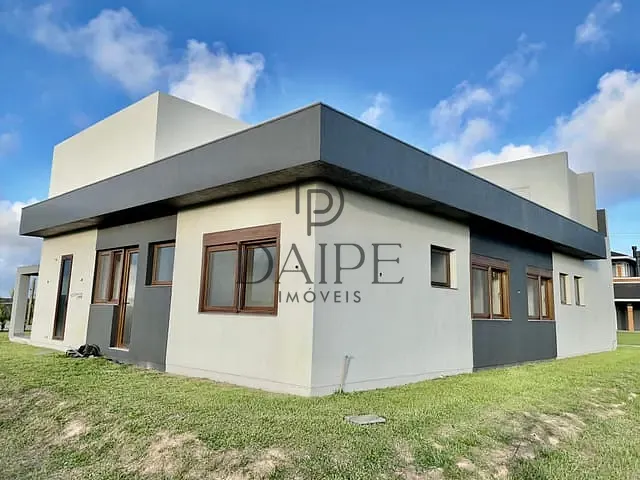 Casa com 600m² 4 quartos e 4 banheiros, à venda, no bairro Centro em Xangri-Lá