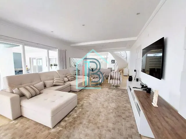 Casa com 540m² 4 quartos e 6 banheiros, à venda ou para alugar, no bairro São Paulo II em Cotia