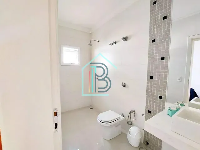 Casa com 540m² 4 quartos e 6 banheiros, à venda ou para alugar, no bairro São Paulo II em Cotia