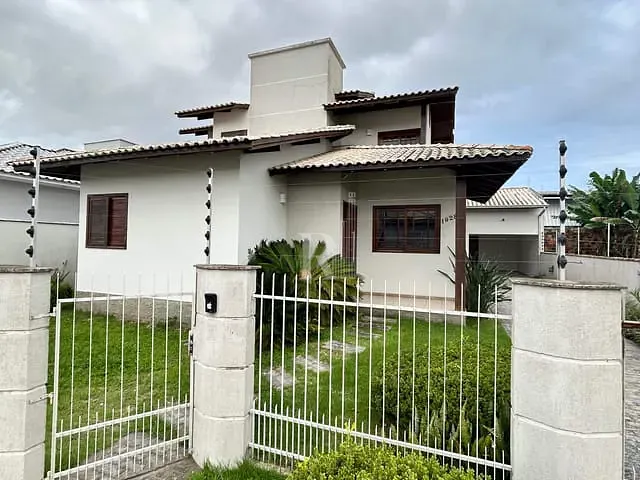 Casa com 585m² 3 quartos e 4 banheiros, à venda, no bairro Universitário em Tijucas