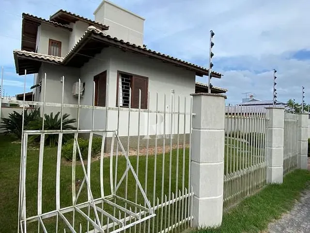 Casa com 585m² 3 quartos e 4 banheiros, à venda, no bairro Universitário em Tijucas