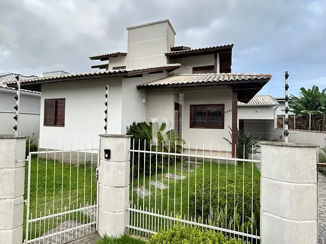 Casa com 585m² 3 quartos e 4 banheiros, à venda, no bairro Universitário em Tijucas