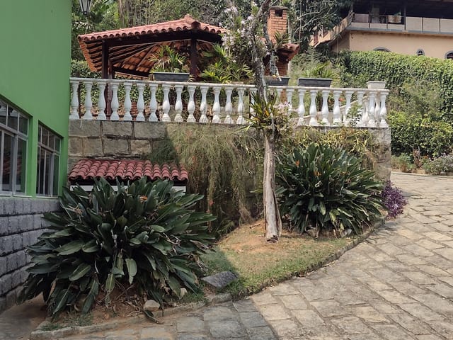 Casa com 3700m² 6 quartos e 1 banheiro, à venda, no bairro Samambaia em Petrópolis