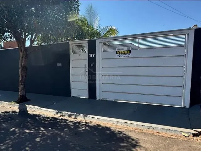 Casa 4 quartos e 1 banheiro, à venda, no bairro FLAMBOYANT em Chapadão do Sul