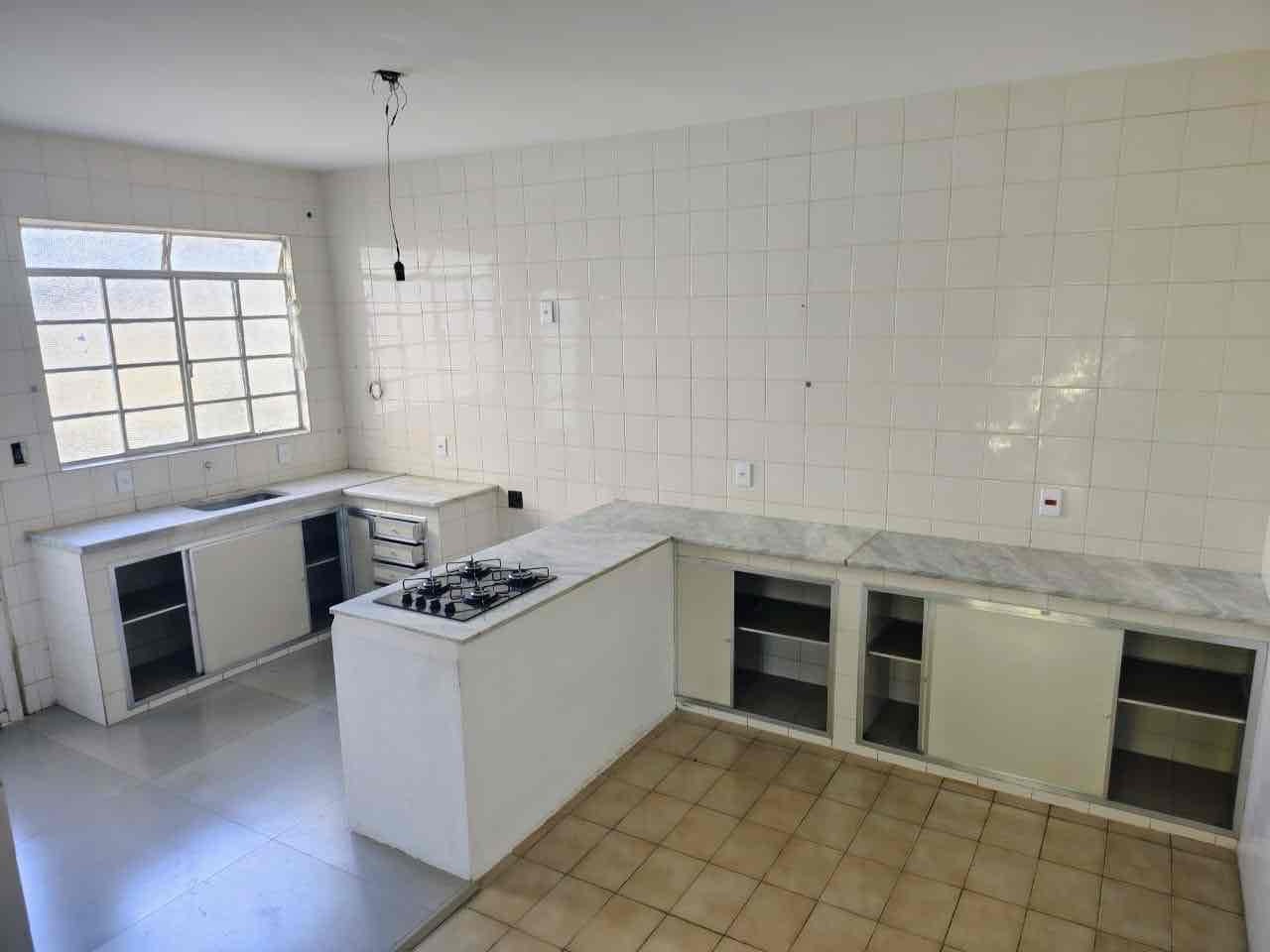 Casa para alugar com 2 quartos, 10m² - Foto 2